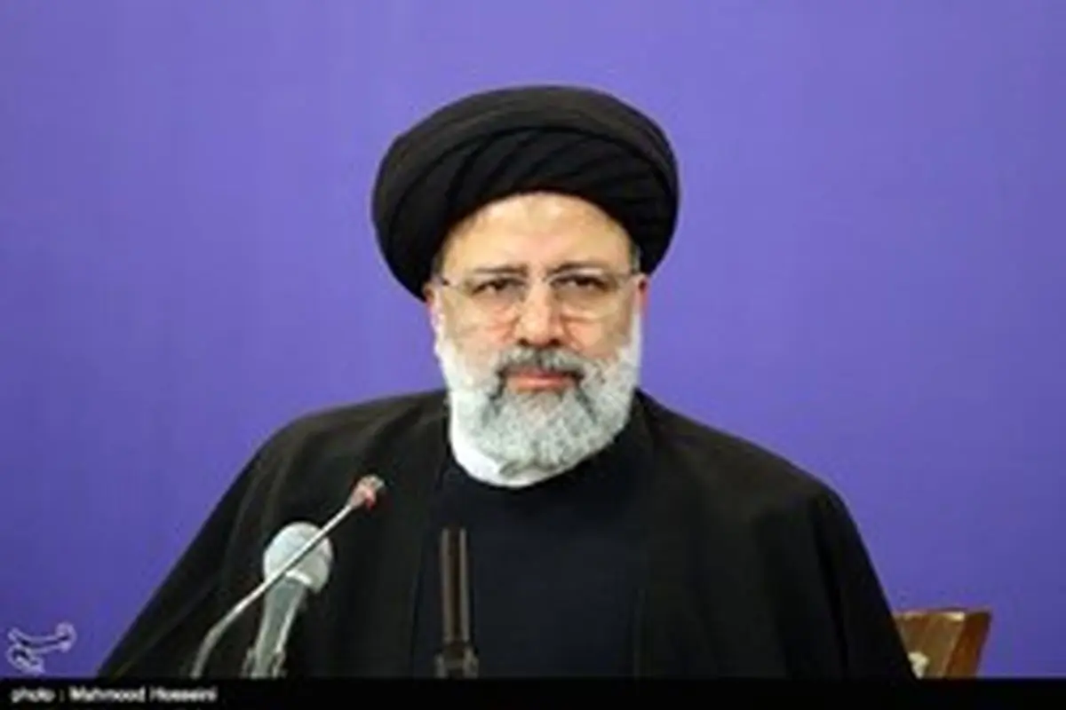 دانشجویان خطاب به رئیسی: جلوی آنهایی که از ملت دزدی میکنند را بگیرید