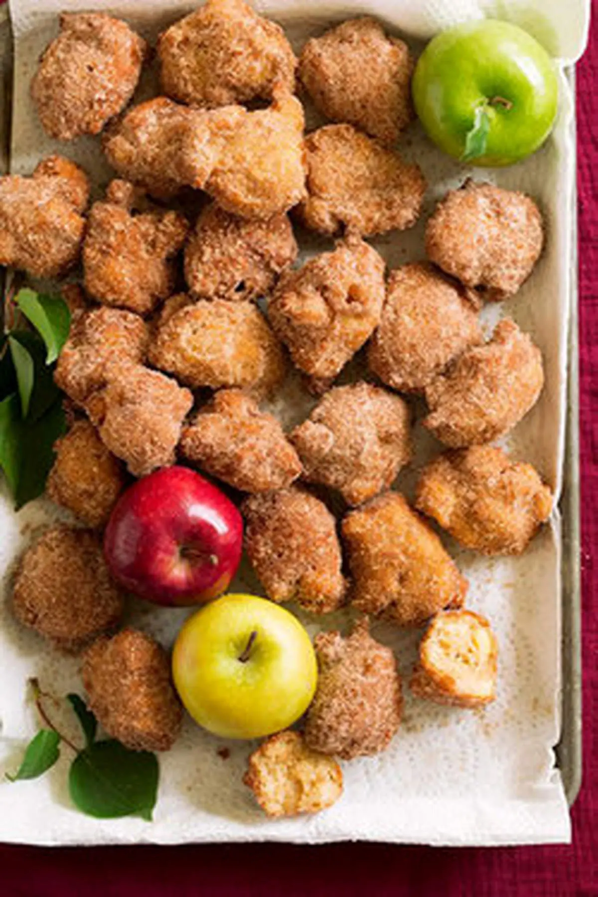 دسر سیب سرخکرده با طعم دارچین