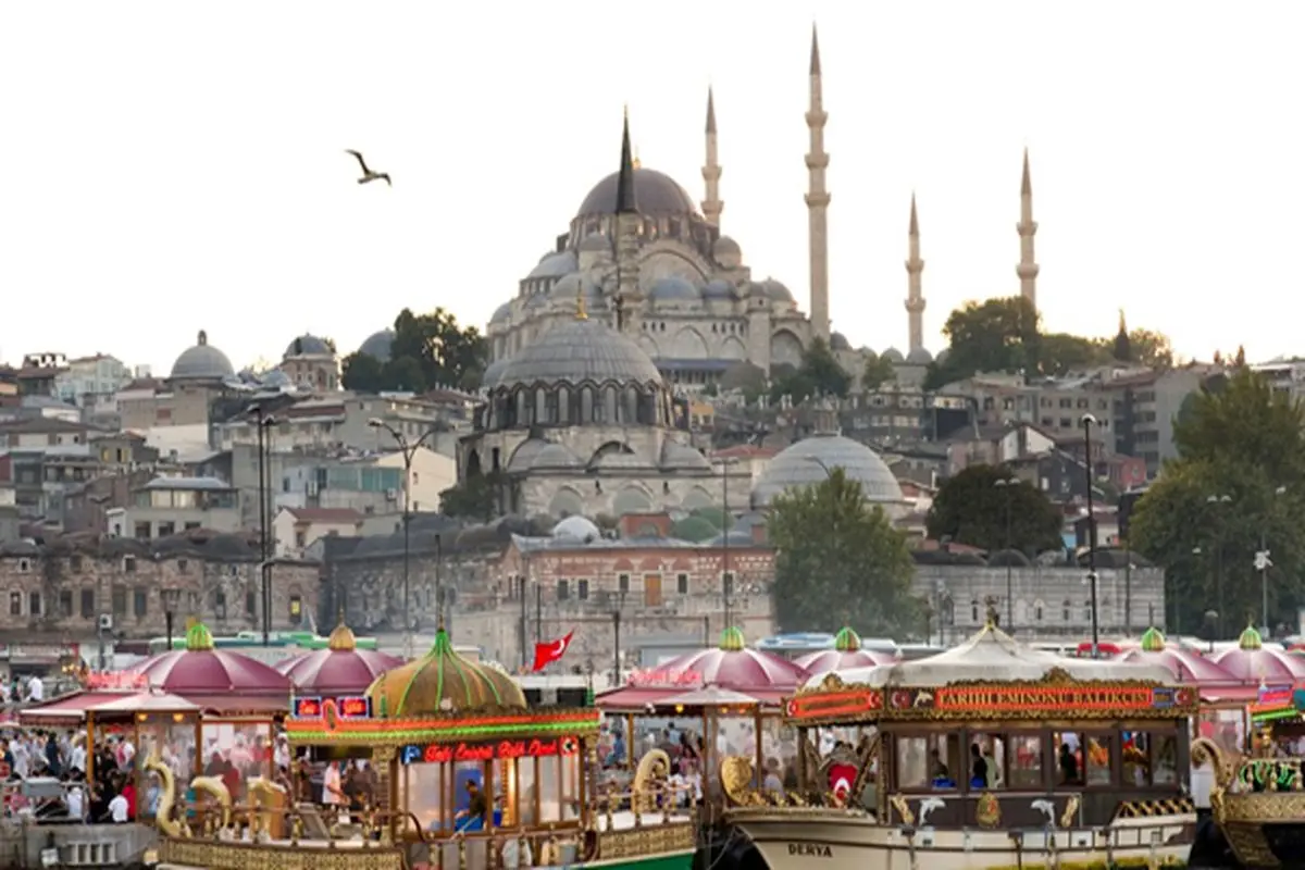 چرا باید با تور به استانبول سفر کرد؟