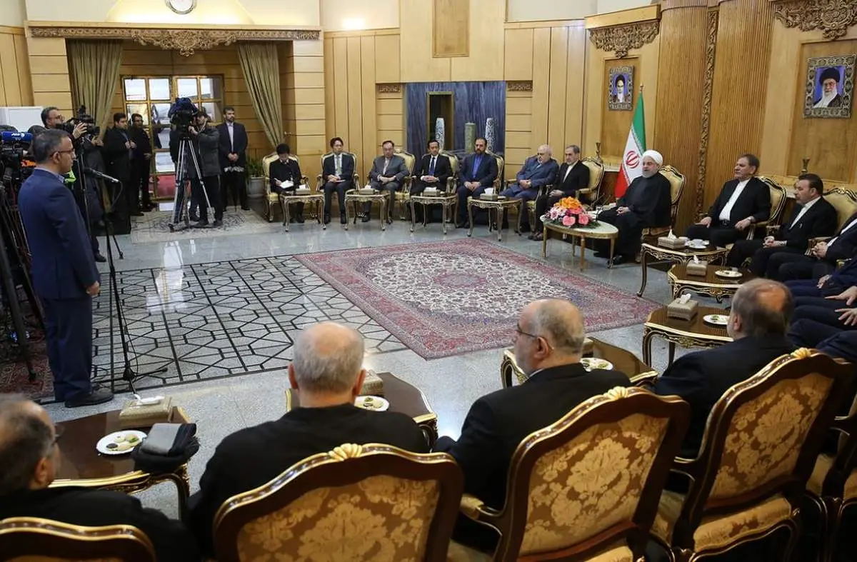 امنیت کشتیرانی، محور مهم مذاکره با «آبه» / تماس تلفنی از هواپیما با استانداران خوزستان و سیستان و بلوچستان