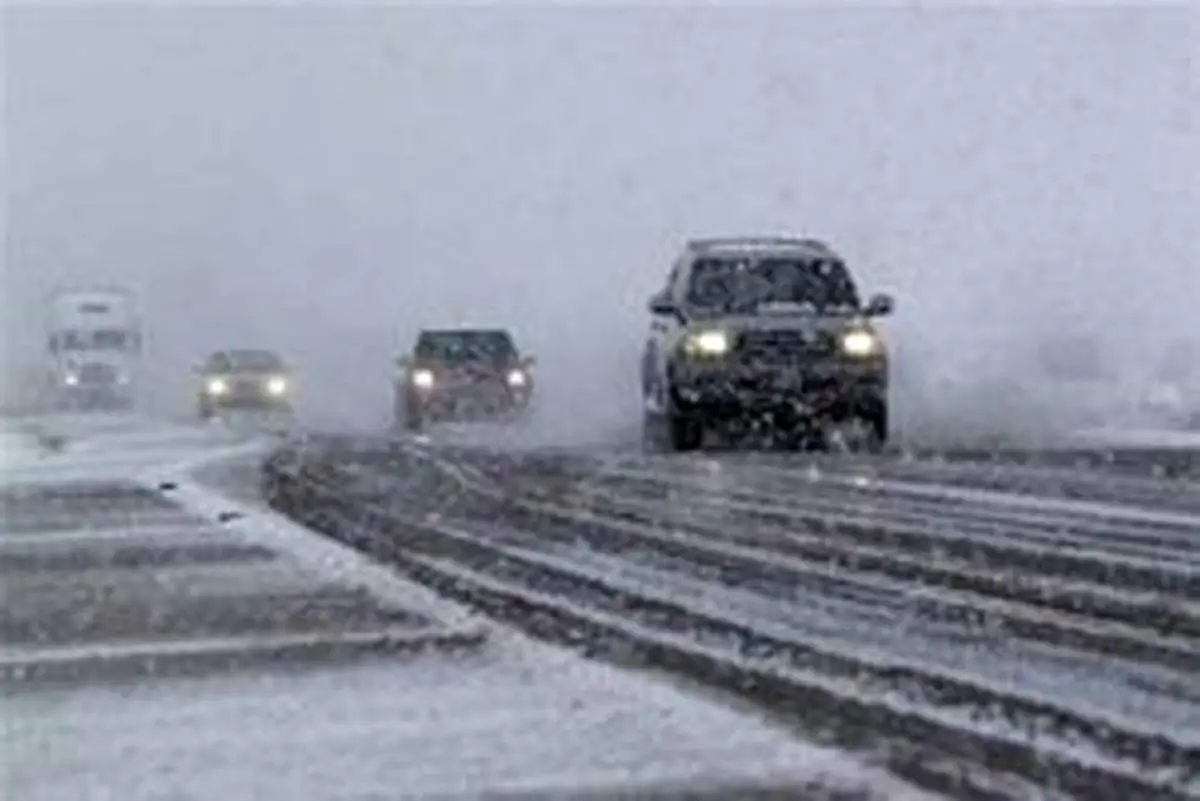 بارش برف و باران در جادههای کشور