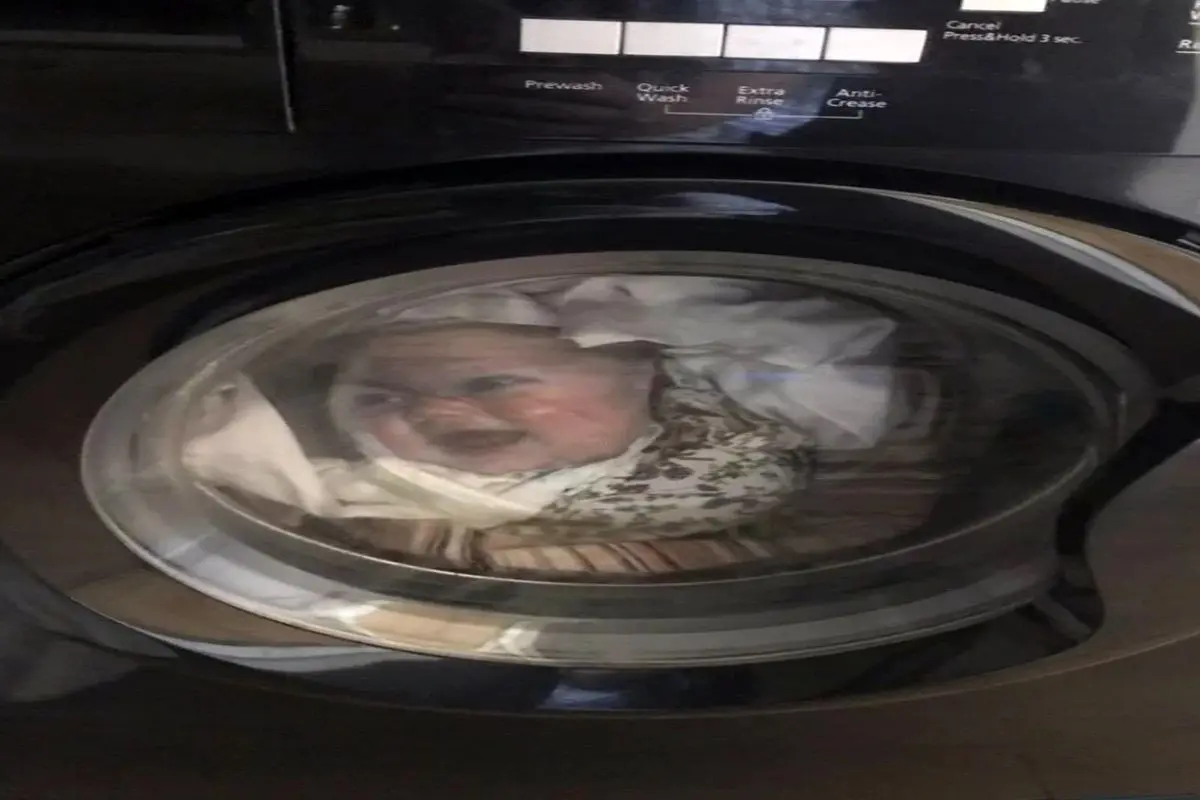عکس/پدری که پس از دیدن پسرش در ماشین لباس‌شویی سکته کرد