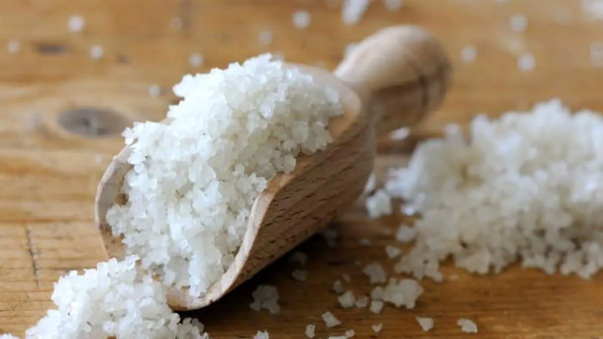 مصرف بیش از حد نمک با بدنتان چه میکند؟