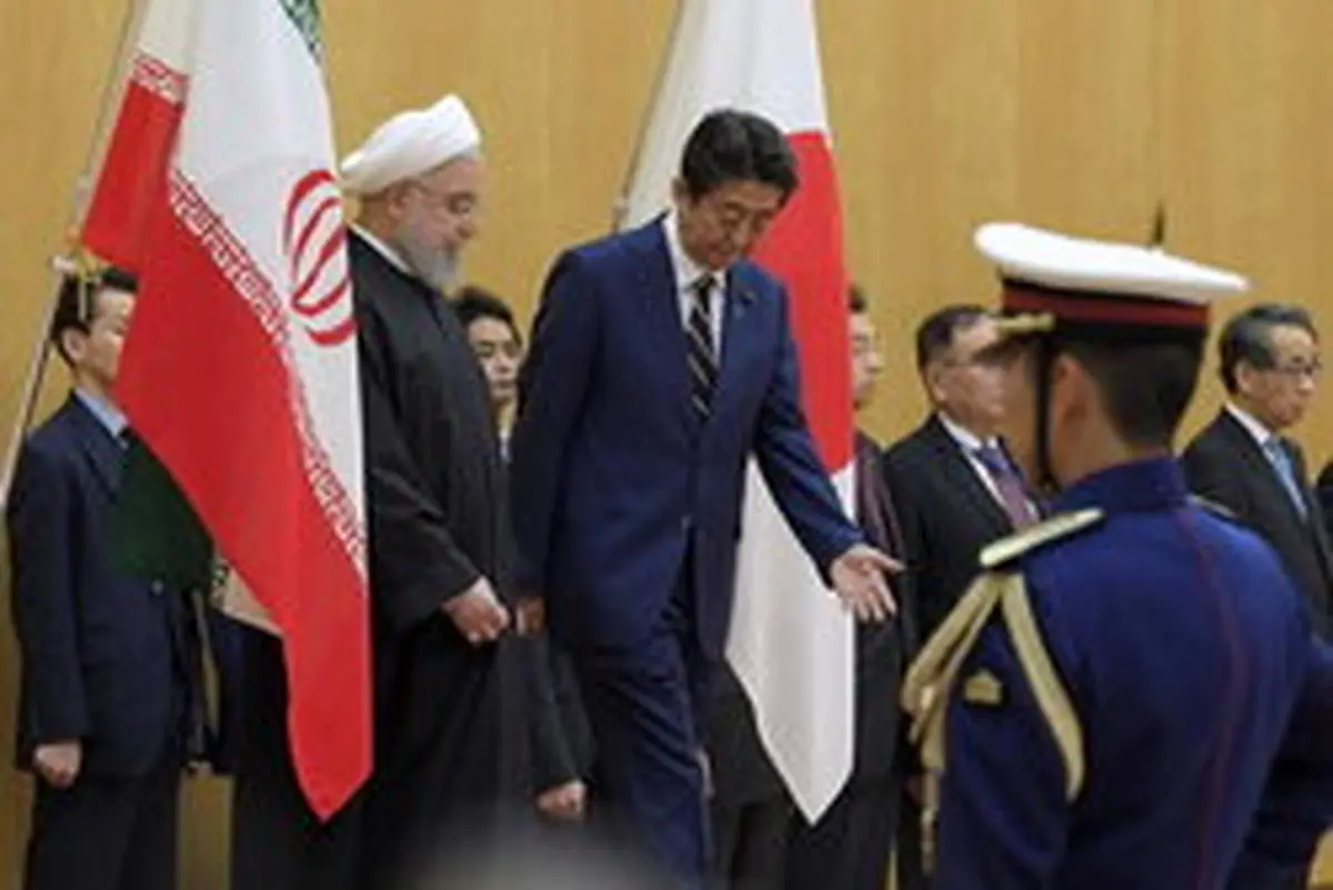 مذاکره خصوصی روحانی و آبه شینزو پشت درهای بسته