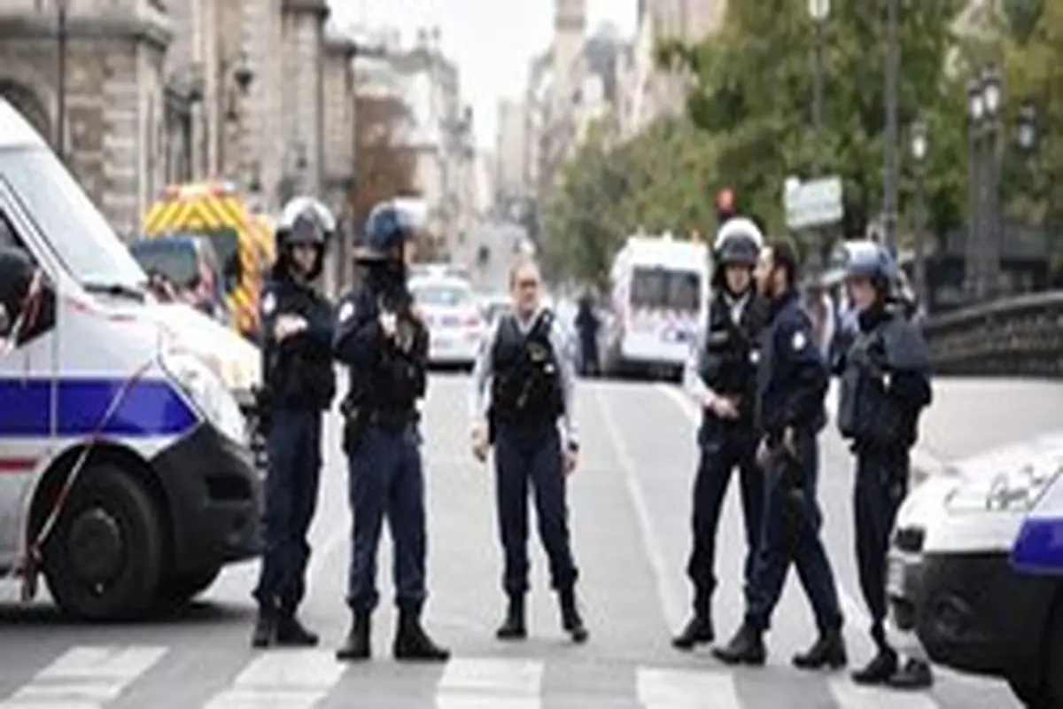 چاقوکشی که به پلیس پاریس حمله کرده بود کشته شد