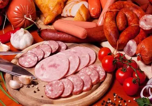 قیمت سوسیس و کالباس سر به فلک کشید!