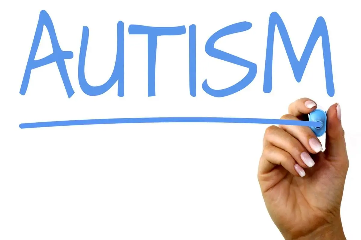 علائم بیماری اوتیسم چیست؟