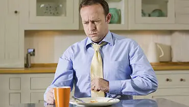 چرا بعد از خوردن غذا معده‌درد می‌گیرید؟