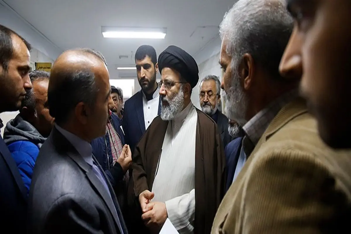 بازدید سرزده حجت الاسلام رییسی از یک بیمارستان در ورامین/ اقامه نماز آیات با پرنسل بیمارستان