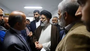 بازدید سرزده حجت الاسلام رییسی از یک بیمارستان در ورامین/ اقامه نماز آیات با پرنسل بیمارستان
