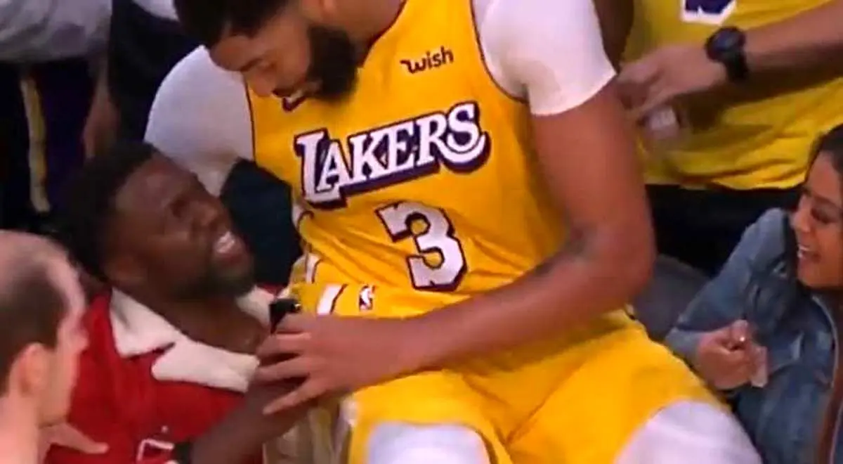 ویدیو| افتادن بازیکن بسکتبال روی بازیگر هالیوودی