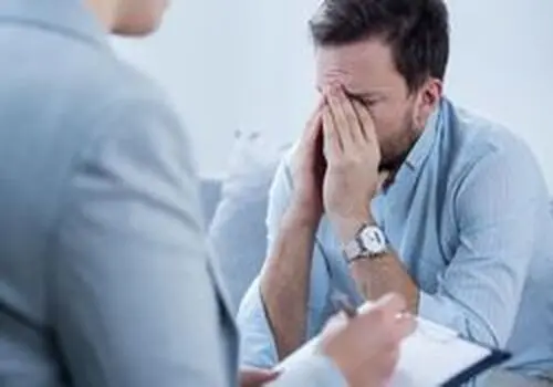 گفتگو با خود پس از اشتباه: چگونه به جای سرزنش، راه حل پیدا کنیم؟!