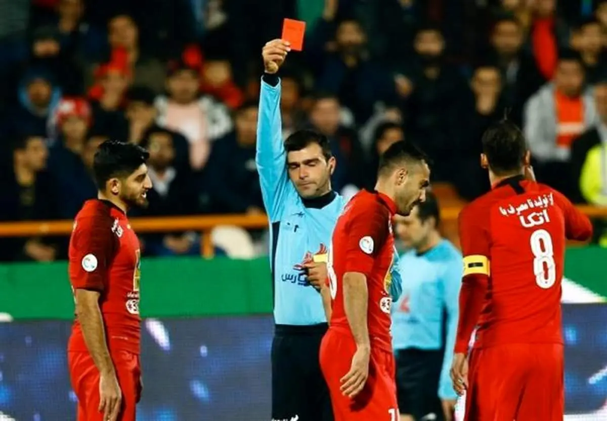 پرسپولیس با ده بازیکن به صدرجدول رسید