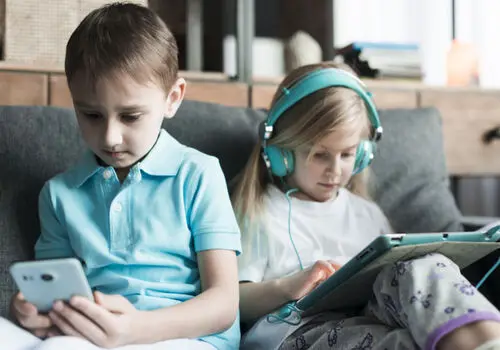 تظاهر تا اغراق در نمایش زندگی خصوصی؛ از تخلیه کمبودها تا اختلال روانی پنهان