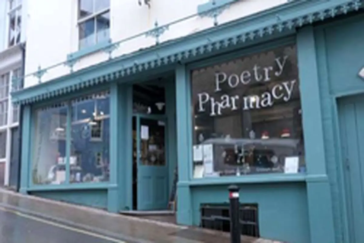 افتتاح نخستین «داروخانه شعر» جهان در انگلیس+تصویر