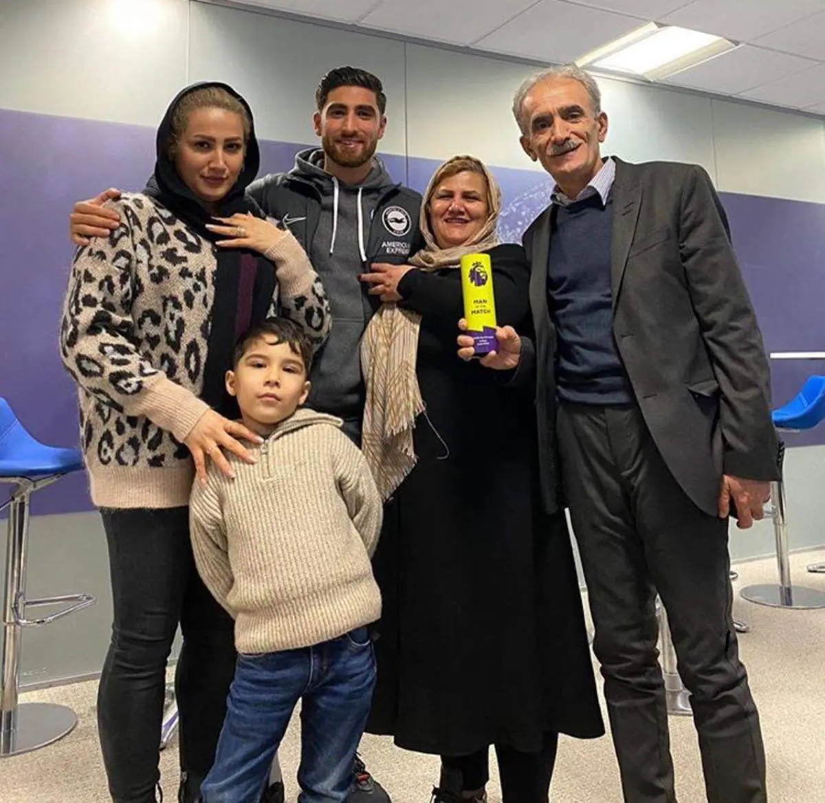 خانواده جهانبخش در روز درخشش پسرشان +عکس