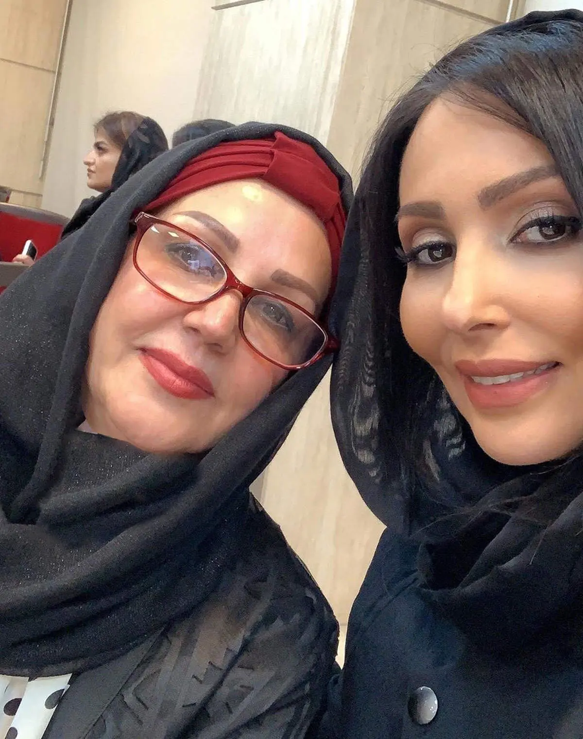 پرستو صالحی در کنار مادر دومش