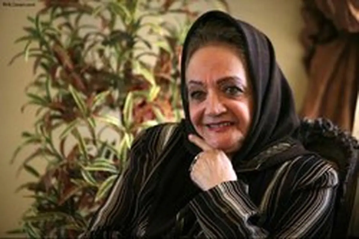 نخستین کارگردان زن سینمای ایران تا خانه ابدی بدرقه شد/پاسخ به سلبریتی‌ها در بدرقه شهلا ریاحی