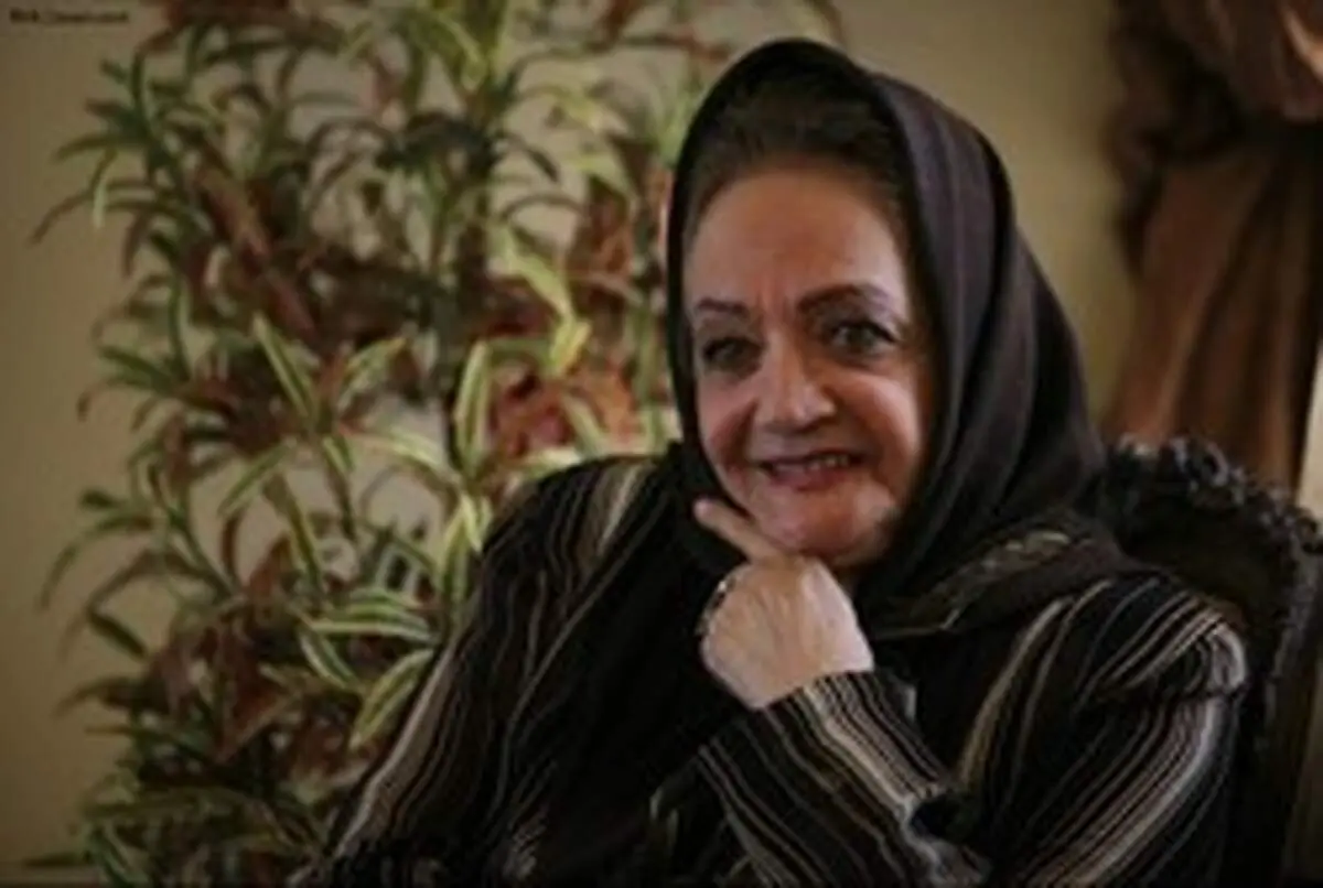 نخستین کارگردان زن سینمای ایران تا خانه ابدی بدرقه شد/پاسخ به سلبریتی‌ها در بدرقه شهلا ریاحی