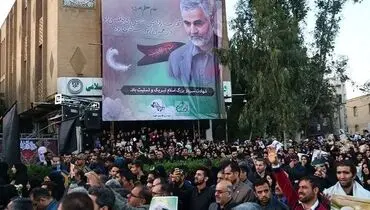 میزبانی غرفه و حسینیه هلدینگ خبری پارسینه از عزاداران مراسم تشییع پیکر پاک سردار شهید قاسم سلیمانی