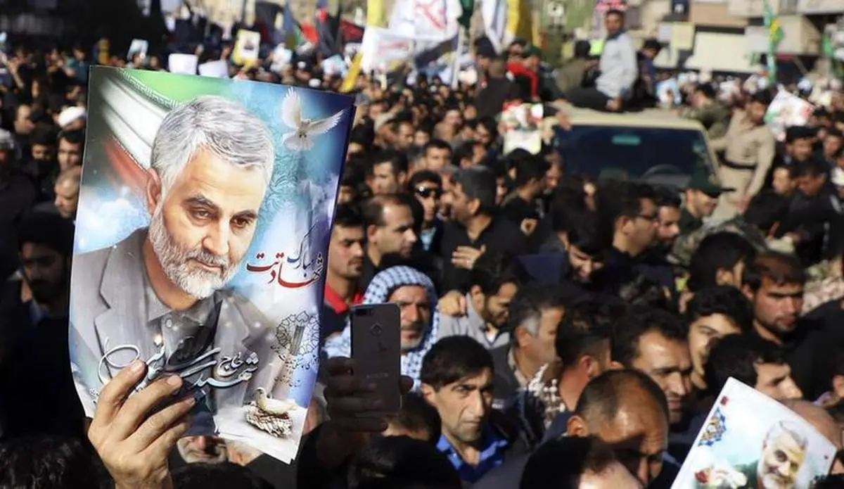 پیکر پاک حاج قاسم سلیمانی و همرزمانش با شکوه بیادماندنی در مشهد بدرقه شد