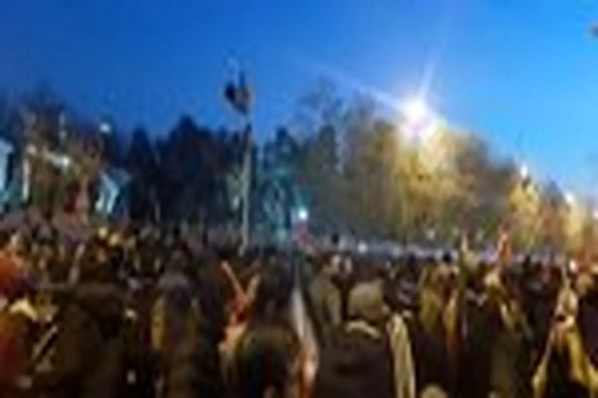 جمعیت بی‌سابقه مردم تهران در تشییع پیکر شهید سلیمانی و همرزمانش