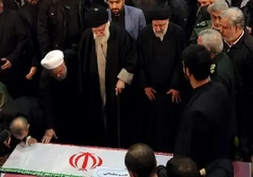 فرزندان سردار سلیمانی و دختر سردار سلامی در چهلم رهبر شهید