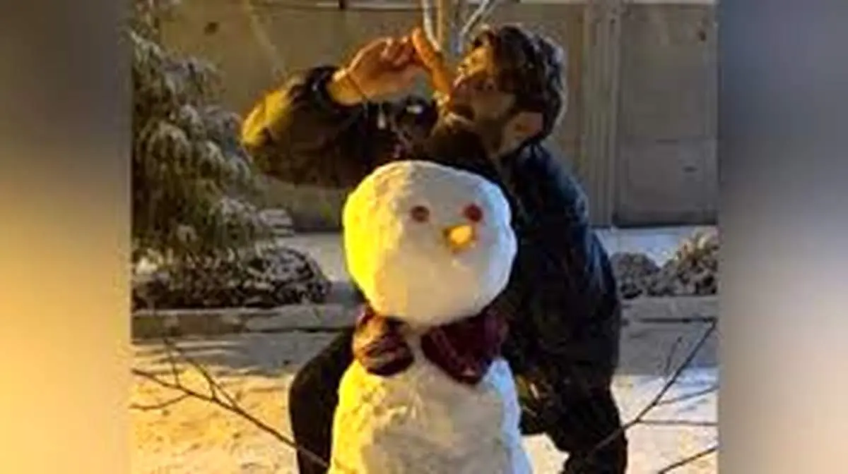 آدم برفی ساختن تراکتوری ها با کارگردانی بیرانوند + فیلم

