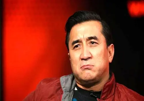 اشک‌های جانسوز خداداد عزیزی برای مادرش روی آنتن + فیلم