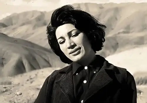 چرا فروغ فرخزاد ماندگار شد