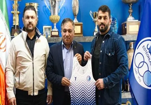 دروازه بان استقلال از زمان تصمیم گیری برای ماندن در ایران خبر داد