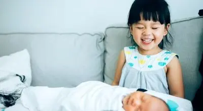 7 روش کاربردی آماده کردن کودکان برای خواهر یا برادر جدید
