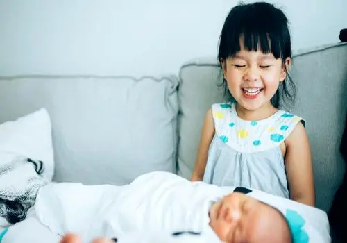 6 راه مهم و اساسی آموزش مهربانی به کودکان
