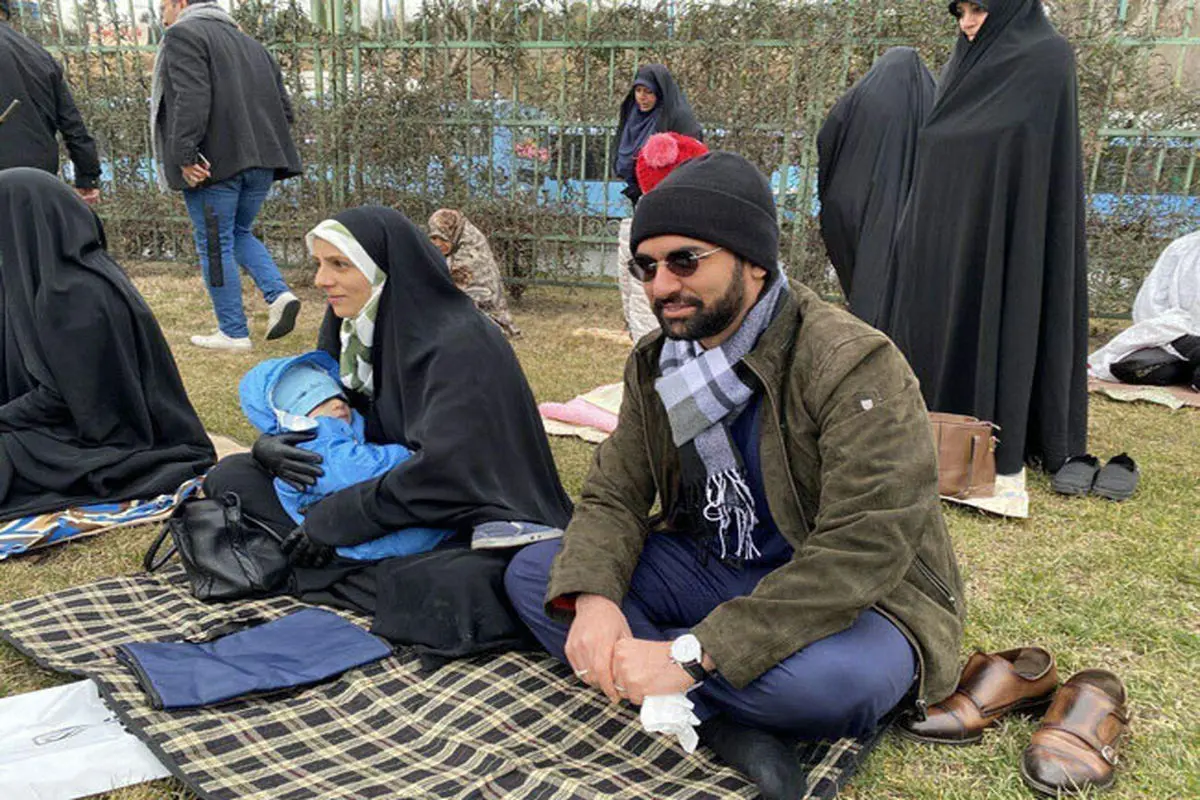جهرمی و خانواده‌اش در نماز جمعه تهران