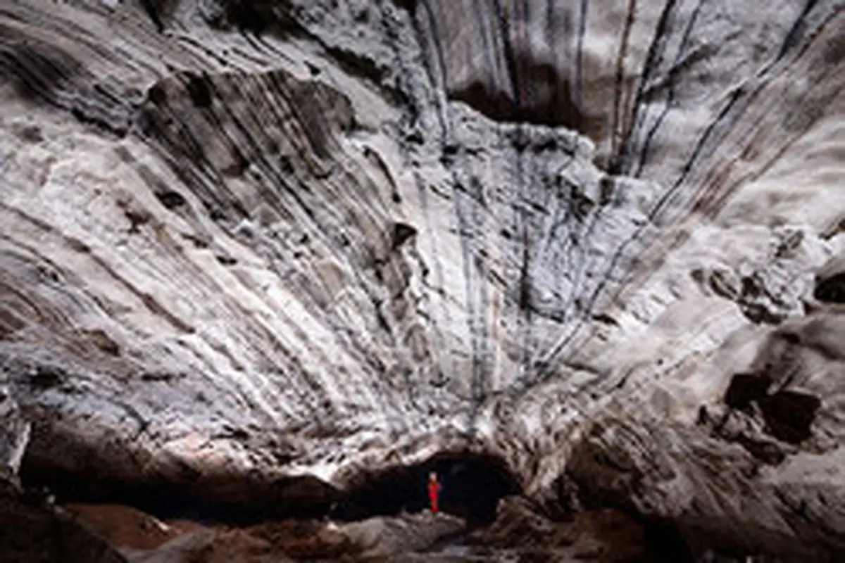 آشنایی با غار نمکدان یا غار سه مرد برهنه در قشم+تصاویر
