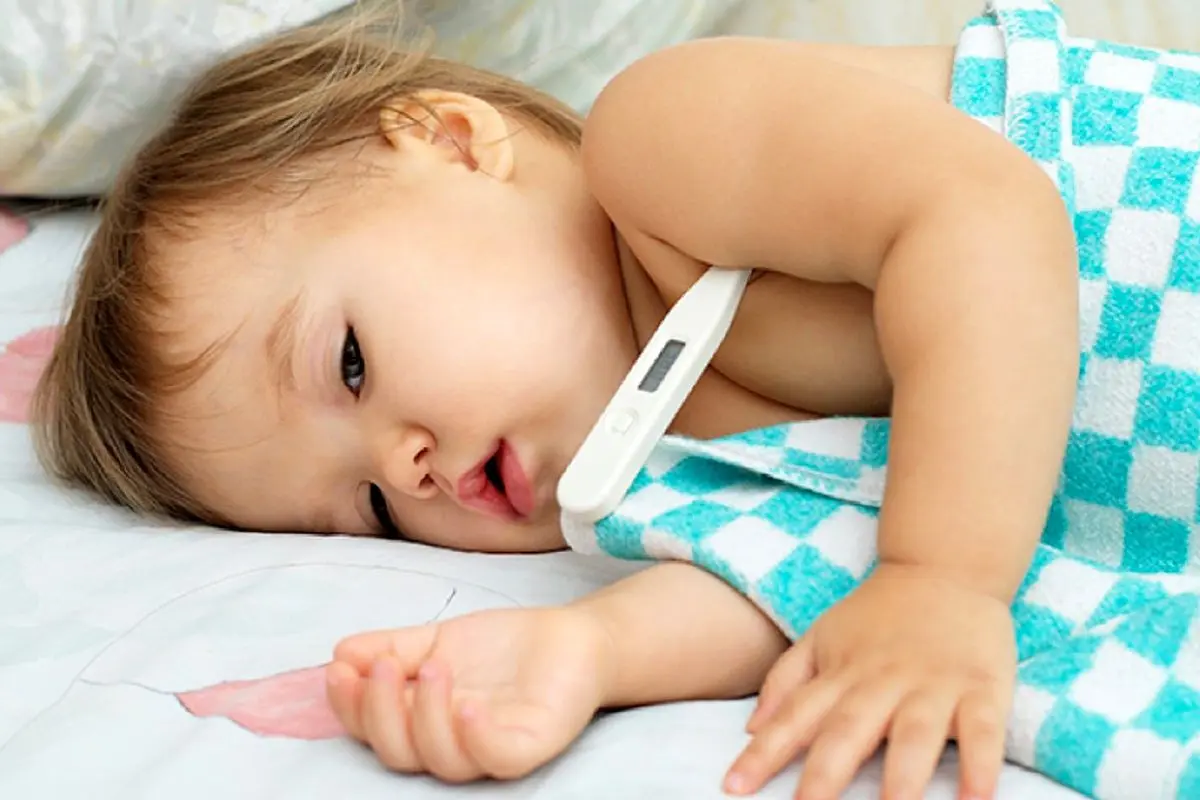 پاشویه کردن کودک تب دار ممنوع
