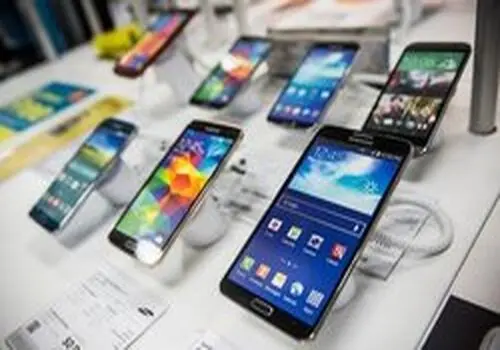 ۱۹ آبان در بازار گوشی؛ برندها در رقابت، قیمت‌ها در تعلیق
