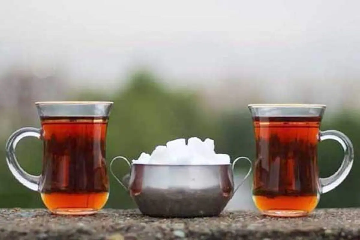 مضرات نوشیدن چای کهنه دم چیست؟