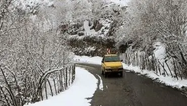 برف و باران در جاده‌های ۵ استان/الزام داشتن زنجیر چرخ برای تردد در محور‌های کوهستانی