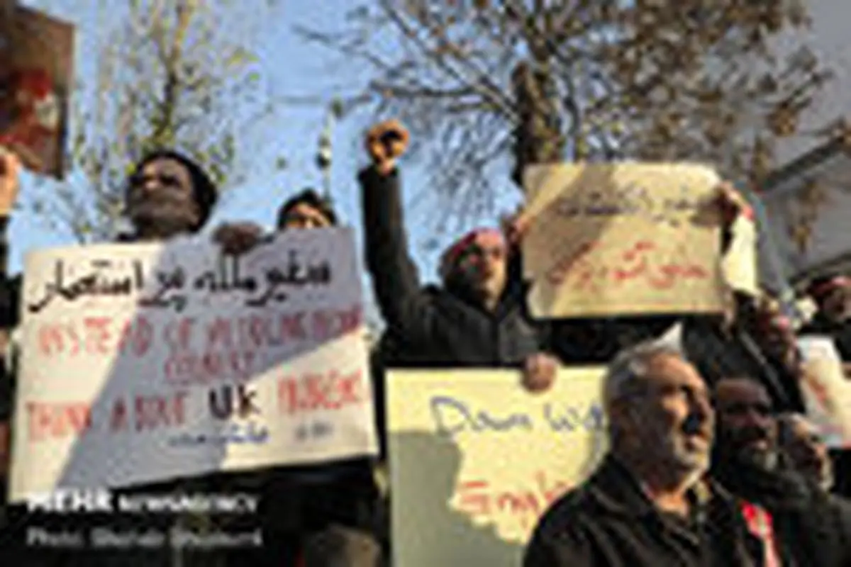 تجمع اعتراضی دانشجویان و طلّاب مقابل سفارت انگلیس