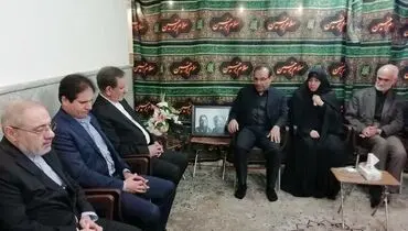 حضور جهانگیری در منزل دو تن از جان باختگان حادثه سقوط هواپیمای اوکراینی