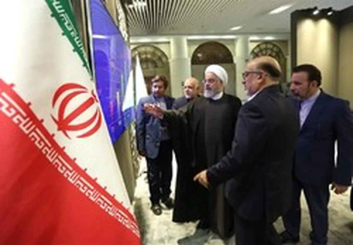 روحانی از نمایشگاه دستاوردهای وزارت جهاد کشاورزی بازدید کرد
