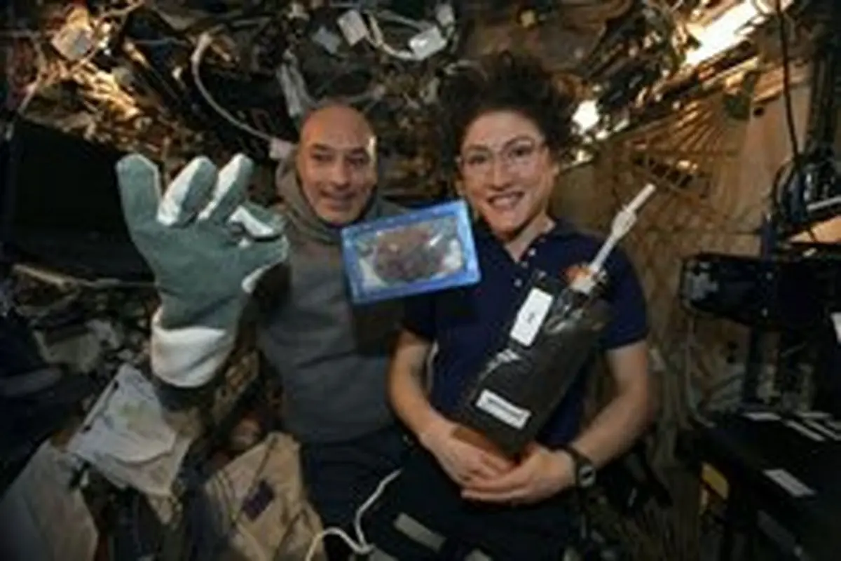 فضانوردان در ایستگاه فضایی کلوچه پختند و به زمین فرستادند+عکس