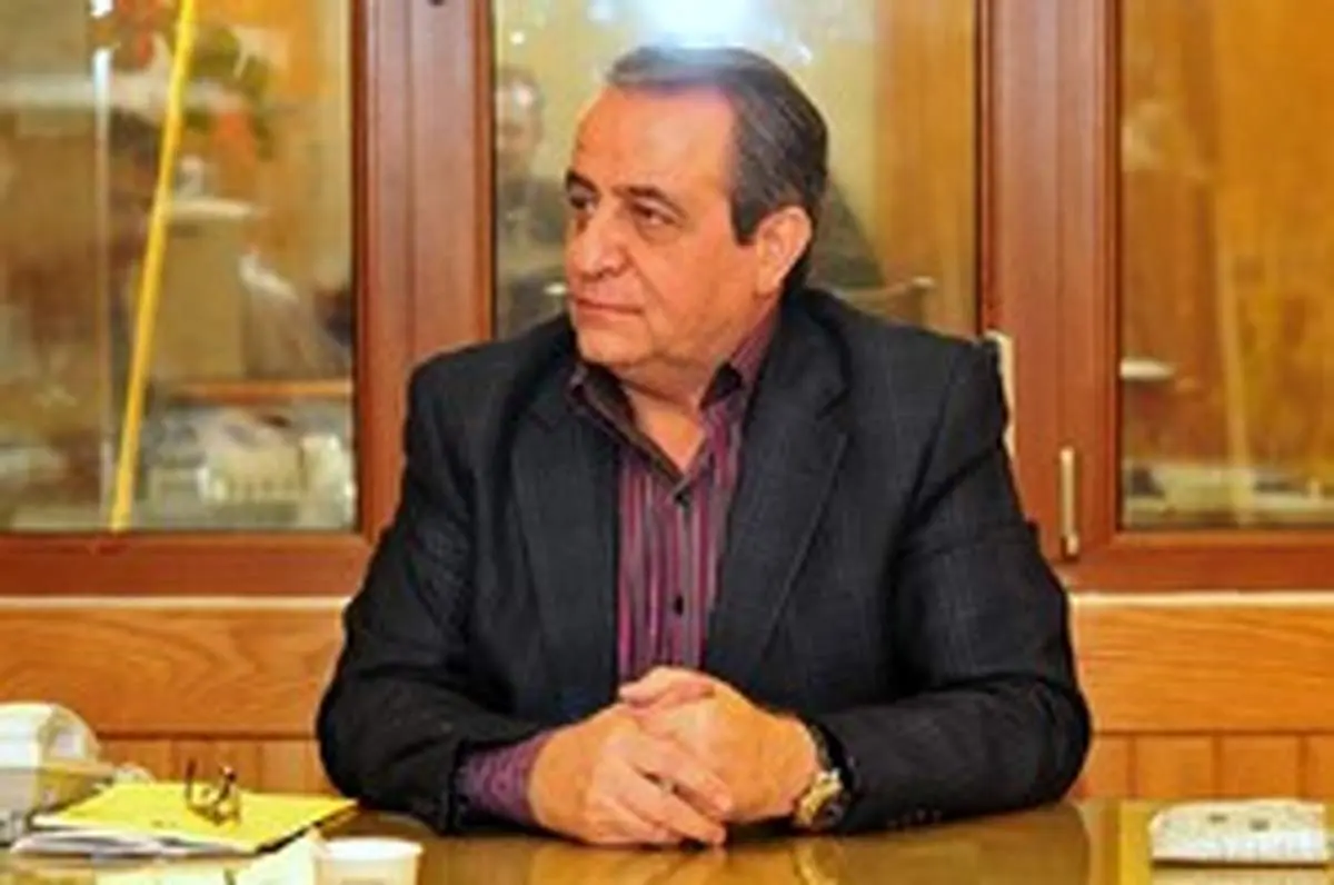 محمد کشتی آرای: نوسانات نرخ ارز، قیمت سکه و طلا را افزایش داد/ دلار در بازار امروز ۱۳ هزار و ۴۰۰