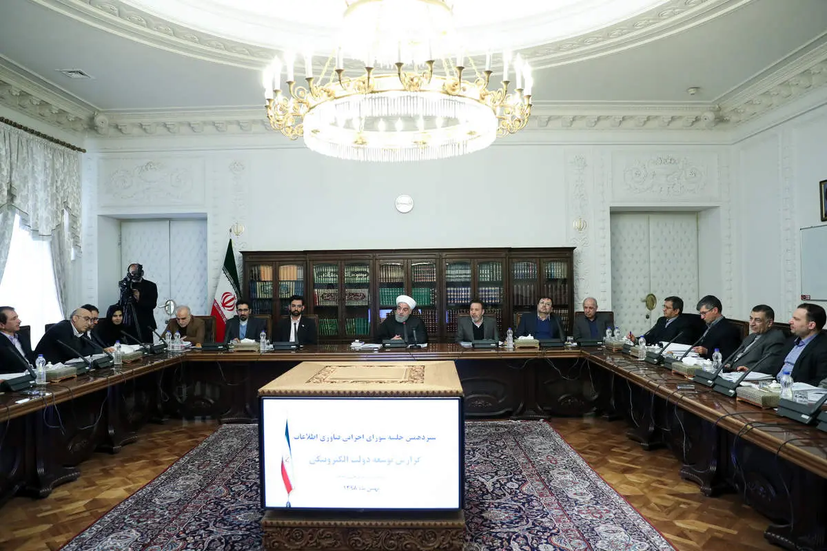 روحانی: آن چیزی که ما از دولت الکترونیک انتظار داریم یک کارت است برای همه کار