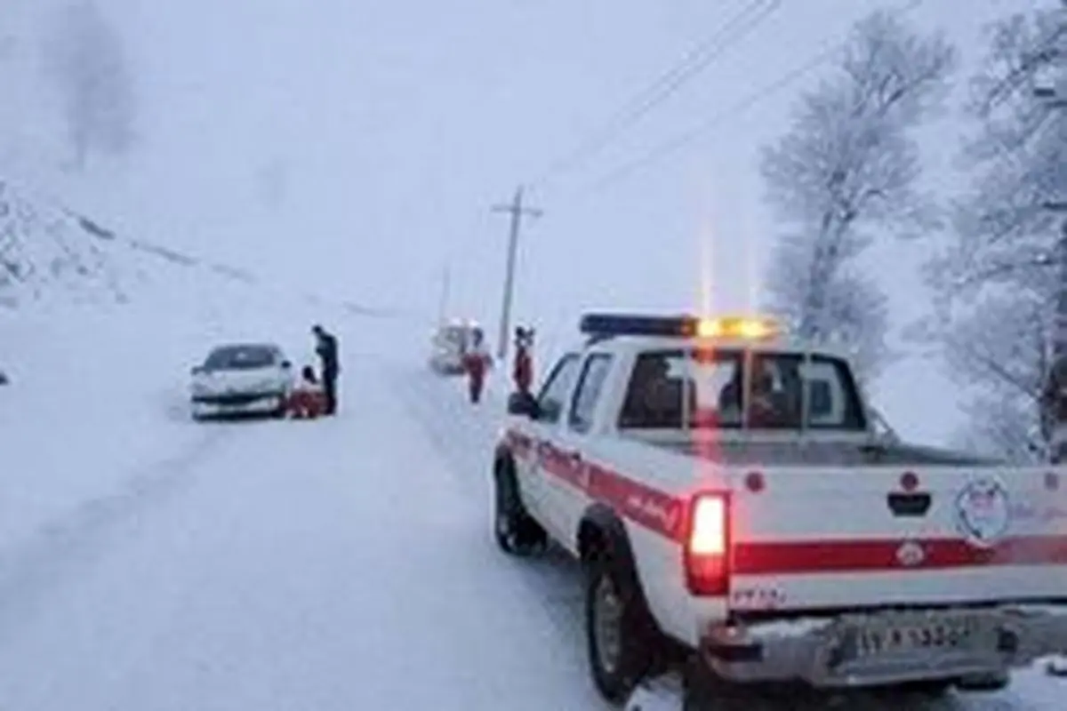 برف ۴۵ روستای سپیدان را محاصره کرد