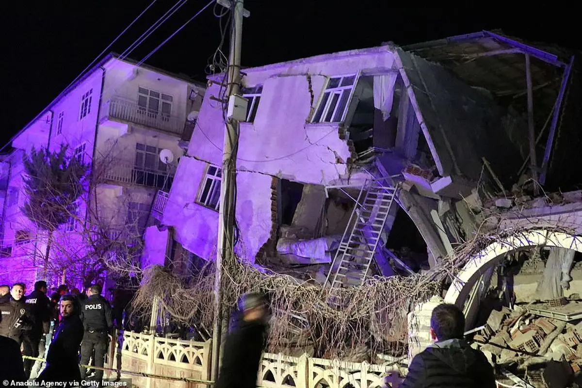تأیید مرگ حداقل ۱۸ تن در اثر زلزله ۶.۸ ریشتری شدید ترکیه