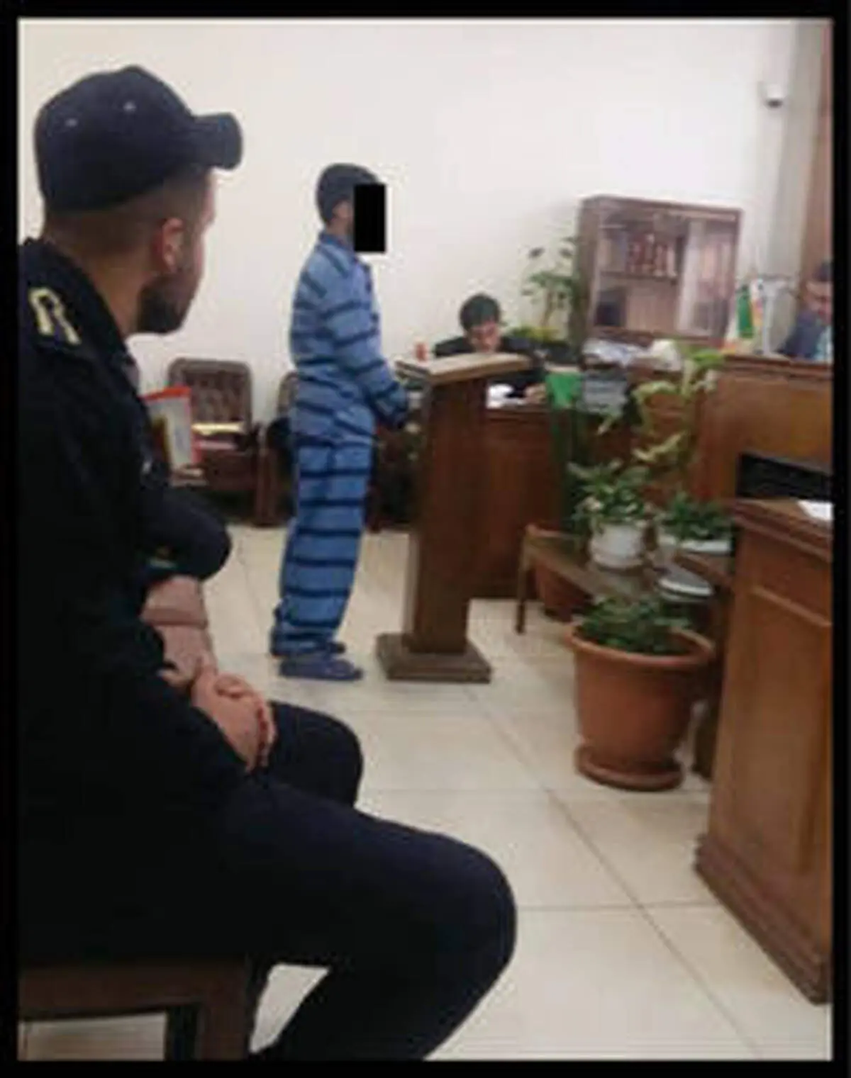 می‌خواستم روی گردنش خط بندازم، سرش قطع شد