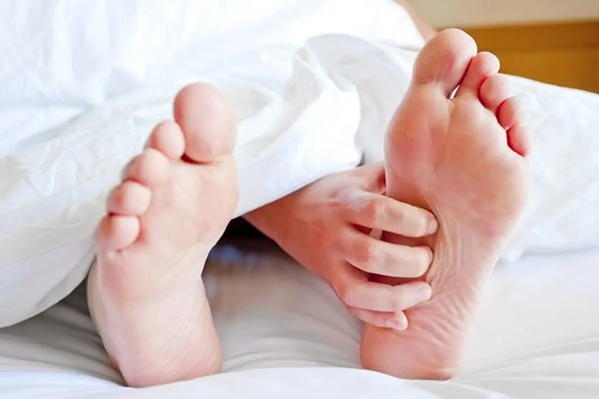 به راحتی عرق کردن کف دست و پا را درمان کنید