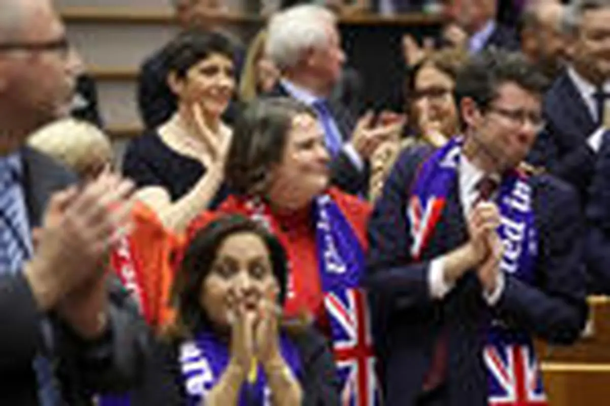 اشک‌ها و لبخند‌های یک جدایی، صحنه‌های دراماتیک در پارلمان اروپا